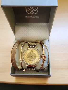 Daisy Fuentes 5 Piece Gold Tone Glitter Dial Watch with Matching Gold Bracelets